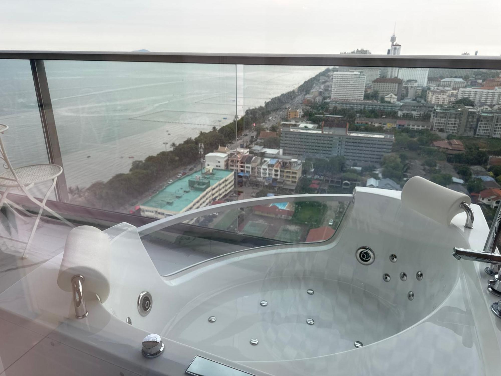 Copacabana Beach Jomtien 科帕卡巴纳海乔木提安海滩毗邻乔木提安夜市 מראה חיצוני תמונה