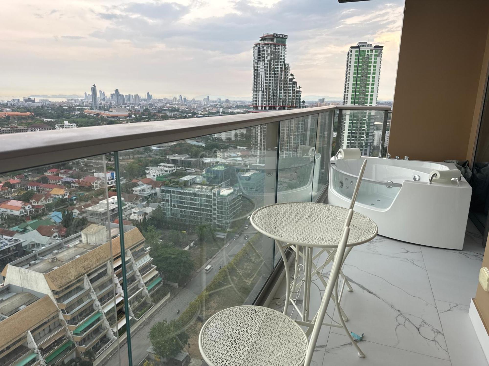 Copacabana Beach Jomtien 科帕卡巴纳海乔木提安海滩毗邻乔木提安夜市 מראה חיצוני תמונה