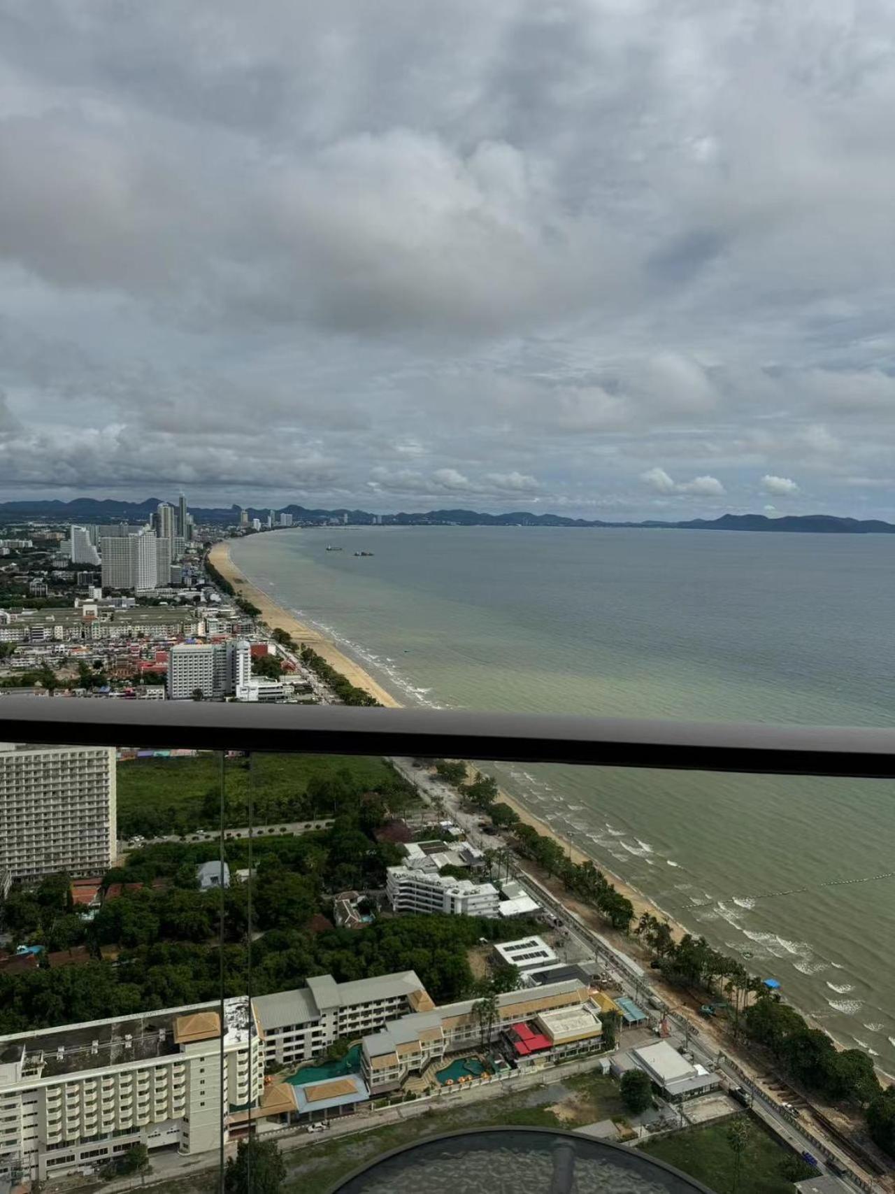 Copacabana Beach Jomtien 科帕卡巴纳海乔木提安海滩毗邻乔木提安夜市 מראה חיצוני תמונה